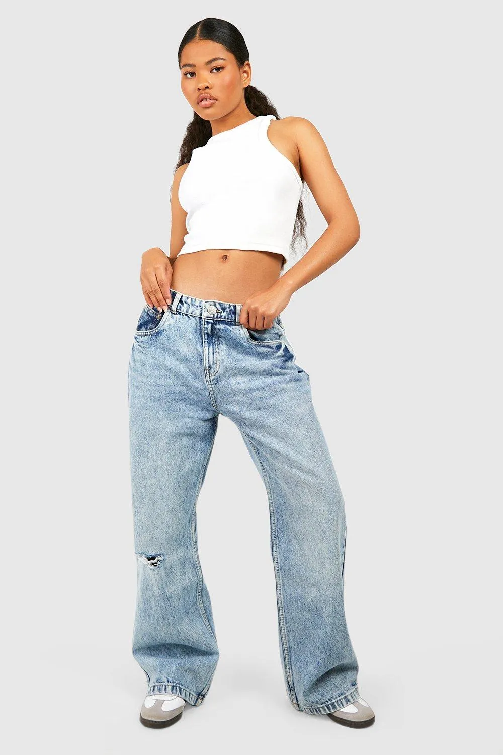 Petite Vintage Wash Ripped Knee Straight Leg Jeans